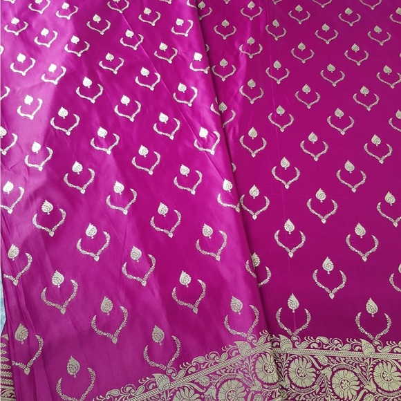 Exquisite Banarasi Art Silk Saree: Handcrafted Elegance in Kanchipuram Silk - Picture 5 of 10